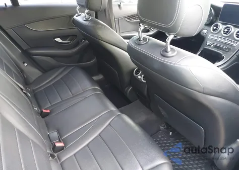 2016 Mercedes-Benz Glc 300 z USA, uszkodzony, nr VIN WDC0G4JB9GF031672